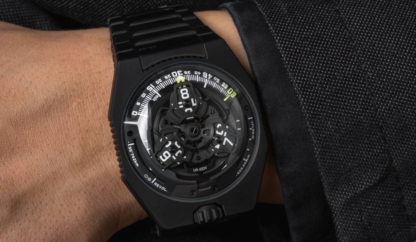 Presentando el UR-100V Full Black Titanium Jacket de Urwerk