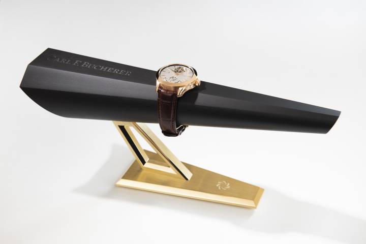 El Manero Minute Repeater Symphony Triple Peripheral viene con un resonador especialmente diseñado, un sistema de amplificación que duplica el volumen de las repeticiones de minutos.