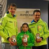 Los ganadores (de izquierda a derecha): Guillaume Vallot, Camille Balbo y Franck Cammas (Foto: Pascal Alemany)