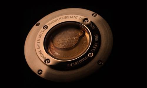 BRUVIK: Resistente al agua por el exterior, con agua en el interior