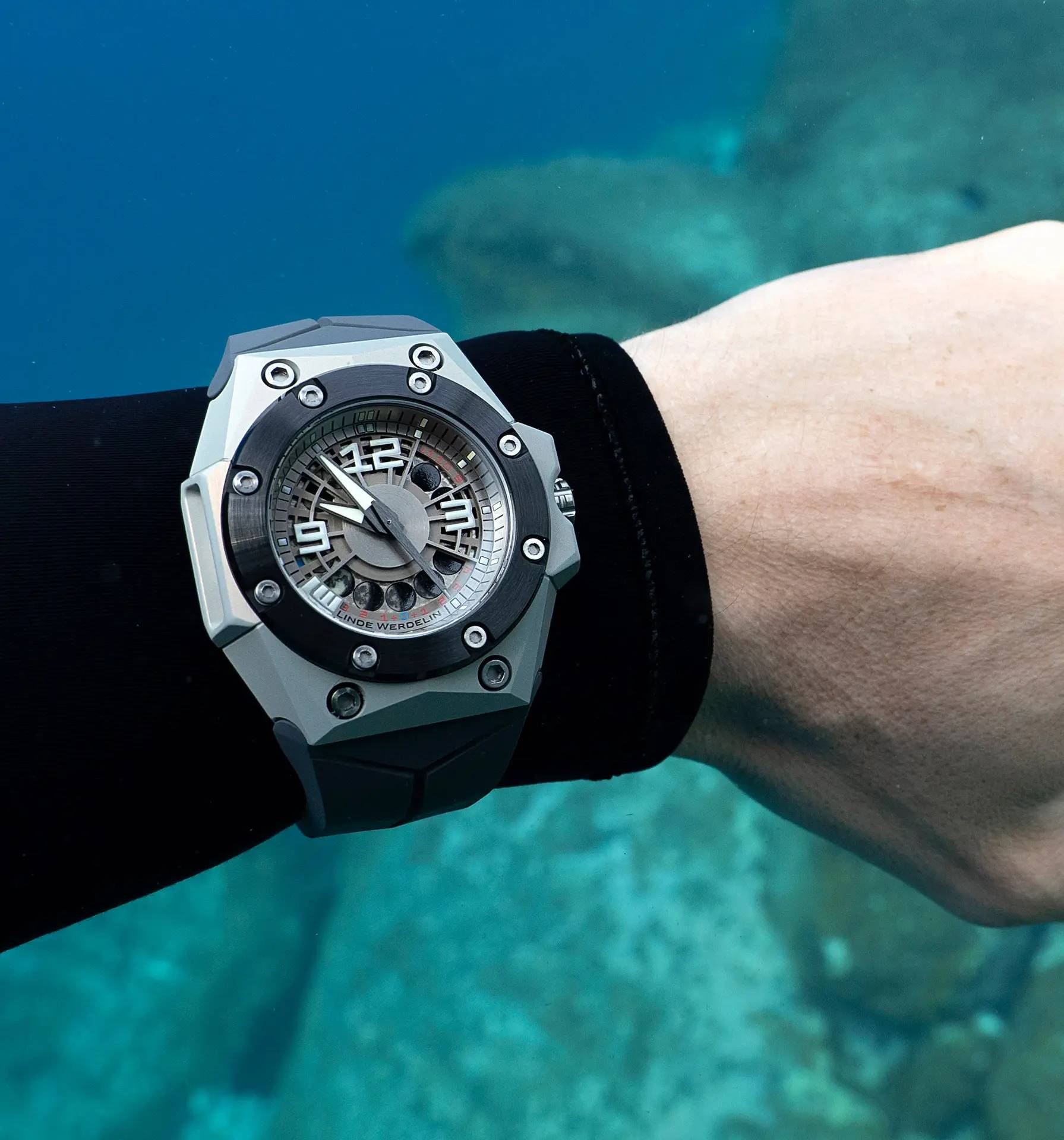 Linde Werdelin Oktopus MoonLite