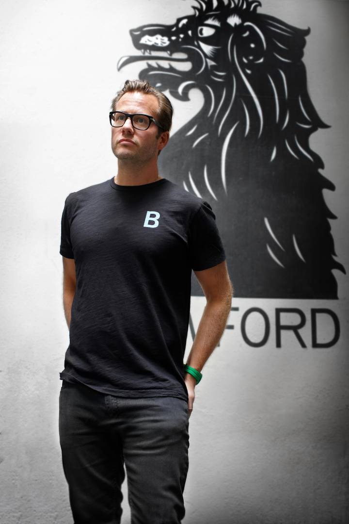 George Bamford en su estudio de diseño de Londres