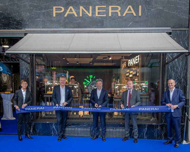 En la imagen, de izquierda a derecha: Christine Jobert (Asesora de ventas sénior), Alexander Seiler (CEO de Seiler Juwelier), Jean-Marc Pontroué (CEO de Panerai), Giovanni Cavagnoli (Cónsul italiano de Basilea), Claudio Quattrini (Gerente de boutique)