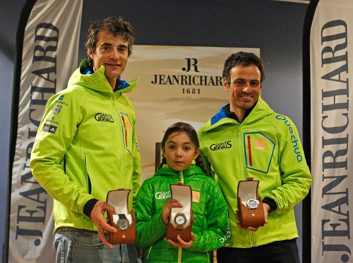 Los ganadores (de izquierda a derecha): Guillaume Vallot, Camille Balbo y Franck Cammas (Foto: Pascal Alemany)