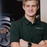 El piloto de F-1 Driver Marcus Ericsson llevando su reloj Halda