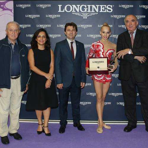 Yana Kudryavtseva (Rusia), ganadora del Premio 2014 a la Elegancia Longines y el título de la combinada, con el jurado del Premio: Prof. Bruno Grandi, presidente de la FIG, Ozlem Kiroglu, Brand Manager en Turquía, Suat Celen, Presidente de la Federación Turca de Gimnasia y Walter von Känel, Presidente de Longines