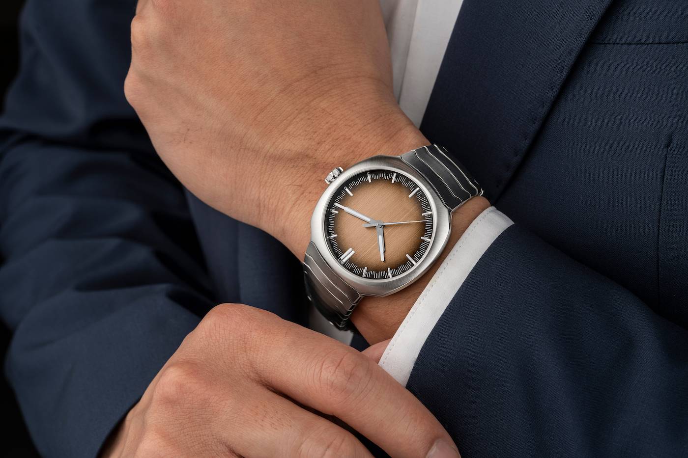 H. Moser & Cie Streamliner Centre Seconds Smoked Salmon