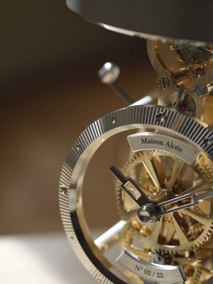 Una introducción al reloj de mesa Persée Or de Maison Alcée