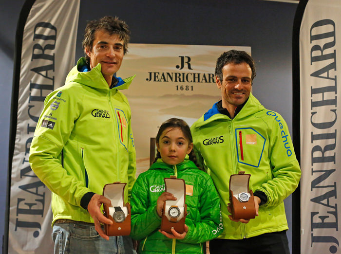 Los ganadores (de izquierda a derecha): Guillaume Vallot, Camille Balbo y Franck Cammas (Foto: Pascal Alemany)