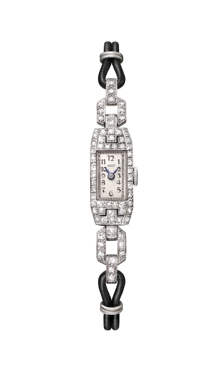 Reloj 'baguette' de platino para señora, engastado con diamantes y montado sobre un cordón, fechado en 1925. Colección del Museo Tissot. E00012337.