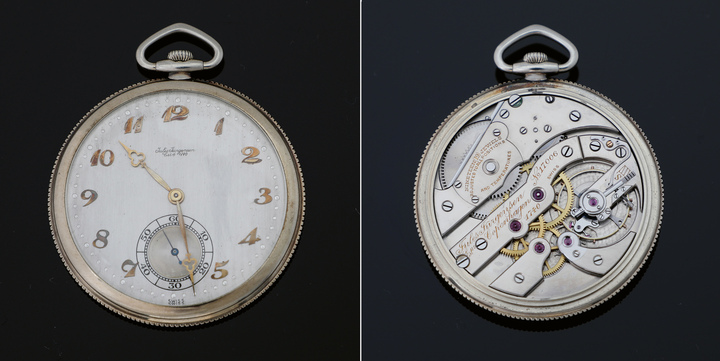 Reloj de bolsillo Jules Jürgensen del año 1926, número 17006. Caja de oro blanco de 18 quilates con borde estriado. Movimiento de 16,5 líneas con escape de palanca. Volante bimetálico con regulador de ajuste fino, que presenta una cola a medida en el resorte. Esfera fabricada en plata maciza con acabado cepillado y números Breguet dorados. Agujas de oro amarillo.