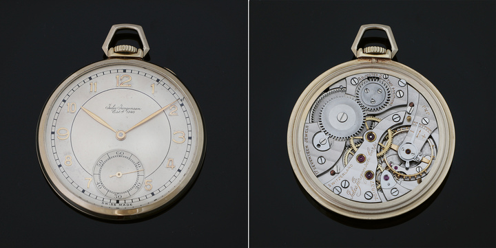 Reloj de bolsillo Jules Jürgensen, número 761837, de los años 30. Tiene una esfera moderna y moderna y una caja delgada y suave de oro de 18 quilates. Escape de palanca con volante bimetálico. Esfera fabricada en plata maciza con acabado cepillado y números Arábigos dorados. Agujas de oro amarillo.