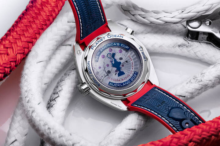 El reverso conmemorativo de la version del Seamaster America's Cup
