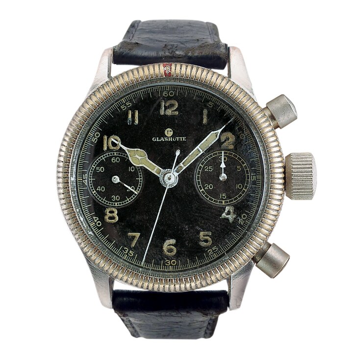 El cronógrafo de aviador Tutima de 1941, equipado con el calibre UROFA 59, fue el primer cronógrafo alemán con función Tempostopp (flyback). Se convertiría en el Grand Flieger, hoy el modelo estrella de la marca.
