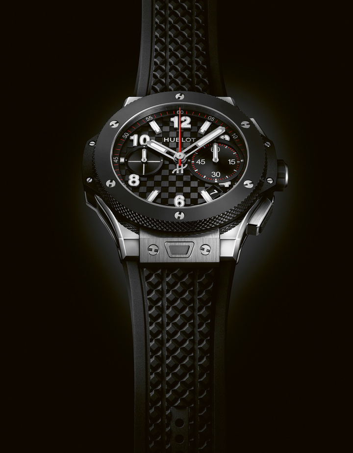 Las ediciones 20.º Aniversario del Big Bang están disponibles en los materiales más emblemáticos de Hublot, respectivamente cerámica de titanio, cerámica King Gold, cerámica roja, cerámica All Black y Magic Gold.