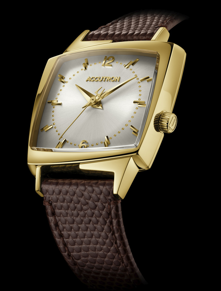 La distintiva caja asimétrica de un reloj Legacy inspirado en el modelo Accutron 521 de la década de 1960